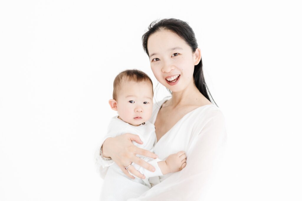 Mum and baby portrait during a first birthday photoshoot - Rebecca Casey Photography
