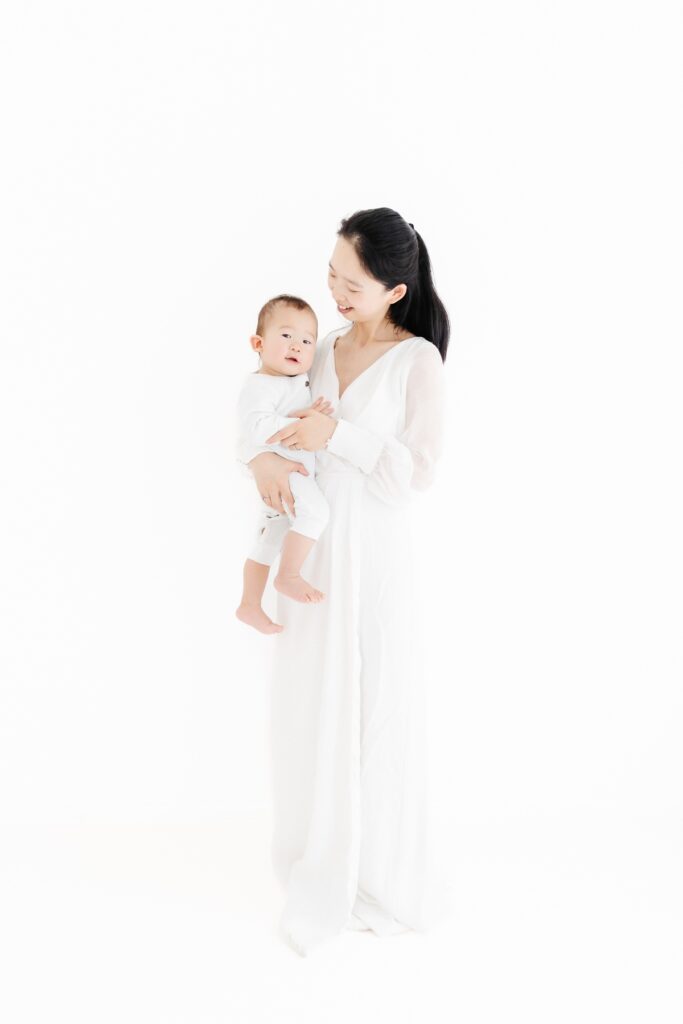 Fine art natural light mother and baby portrait session - Rebecca Casey Photography
